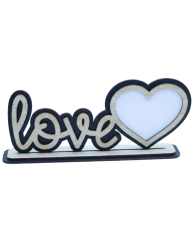 Drevený nápis "love" s fotorámčekom